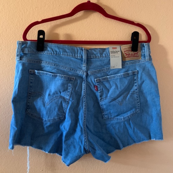 Levi Cut-Offs 👢 - Picture 5 of 5